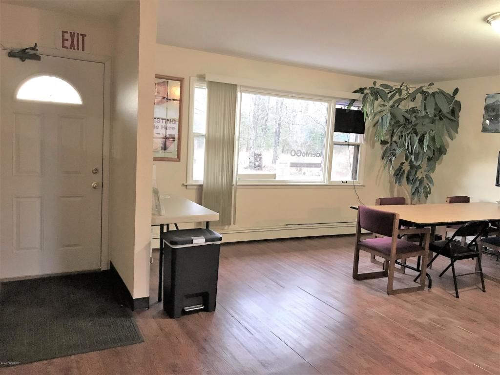 2785 Beaver Loop Rd, Kenai, AK 99611